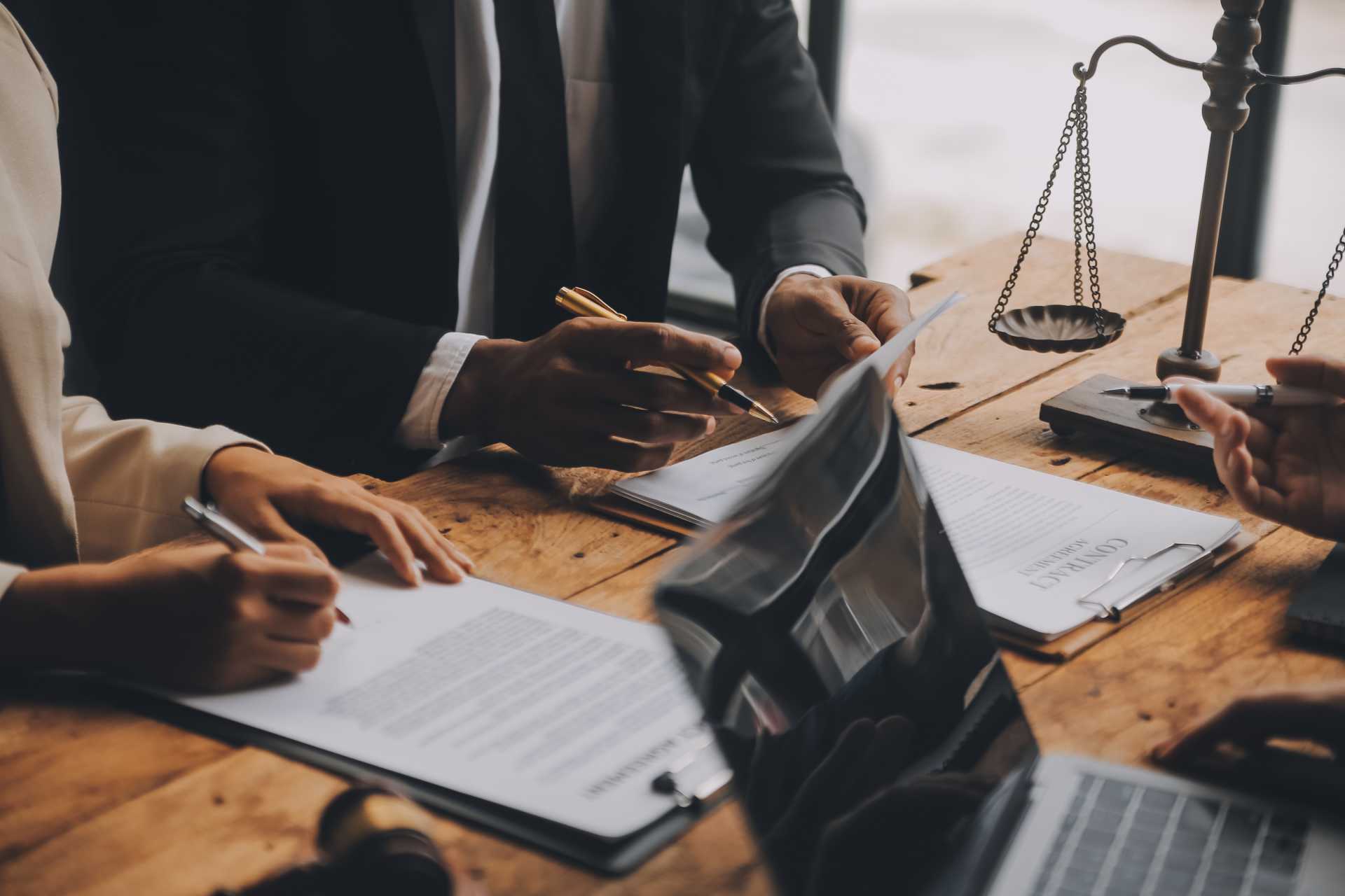 Why Saudi Businesses And International Companies Need Contract Notification Services